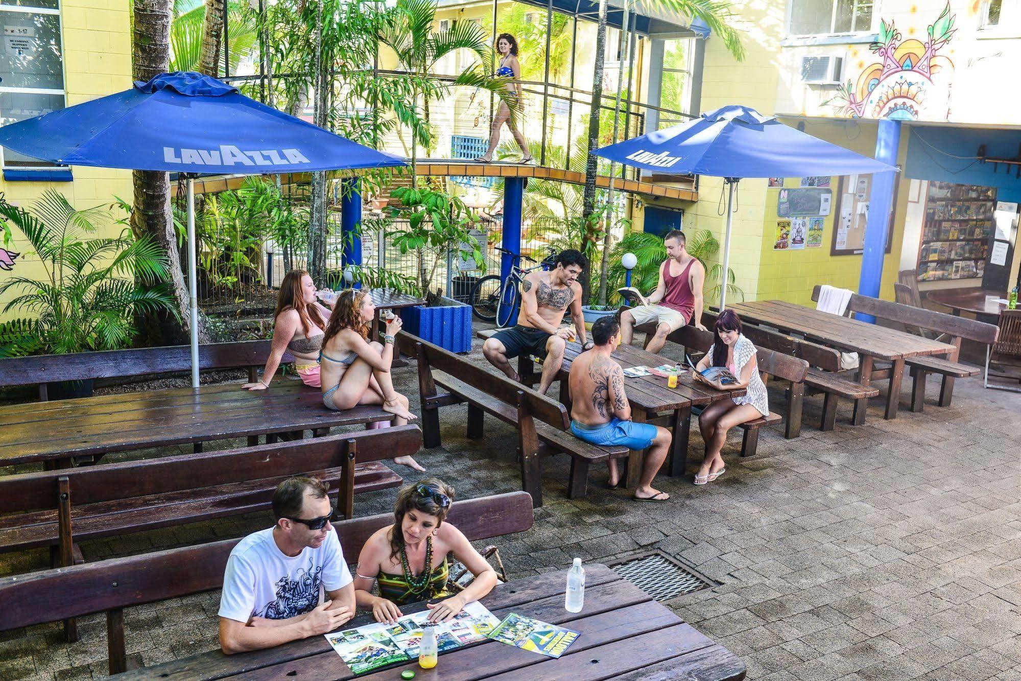 קאירנס Mad Monkey Village מראה חיצוני תמונה